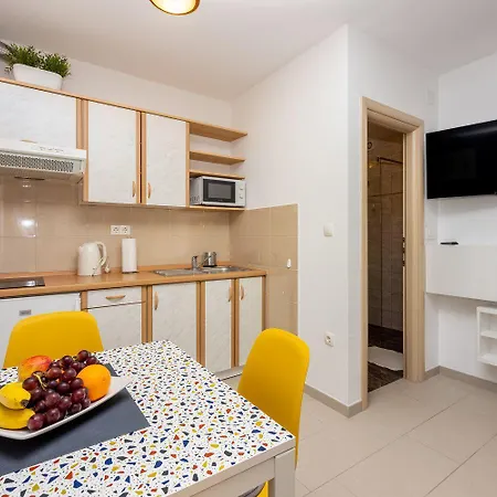 Mediterranes Nur 300 Meter Zum Sandstrand Mit Meerblick Apartamento Crikvenica