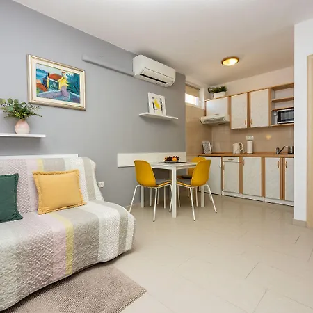 Apartamento Mediterranes Nur 300 Meter Zum Sandstrand Mit Meerblick Crikvenica