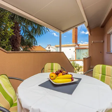 Mediterranes Nur 300 Meter Zum Sandstrand Mit Meerblick Apartamento