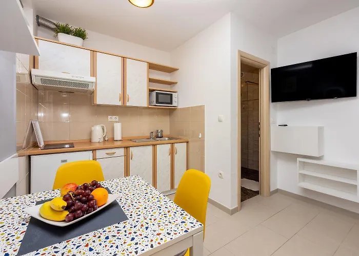 Mediterranes Nur 300 Meter Zum Sandstrand Mit Meerblick Appartement Crikvenica