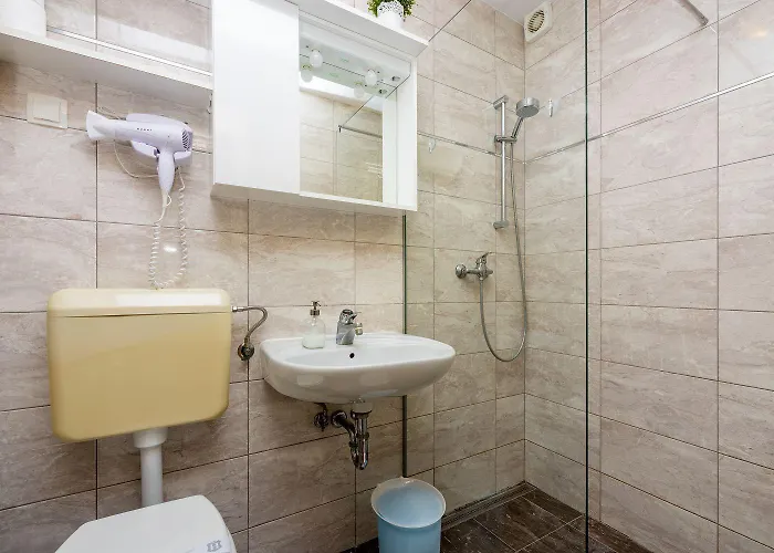 Mediterranes Nur 300 Meter Zum Sandstrand Mit Meerblick Appartement Crikvenica