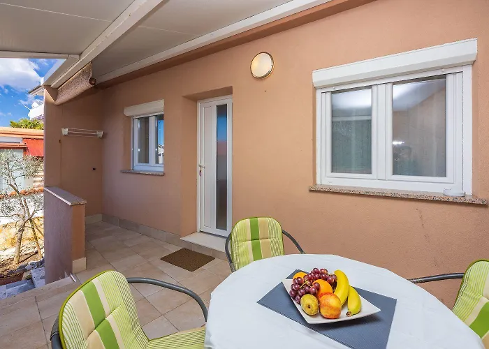 Appartement Mediterranes Nur 300 Meter Zum Sandstrand Mit Meerblick Crikvenica