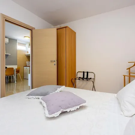 Appartement Mediterranes Nur 300 Meter Zum Sandstrand Mit Meerblick *