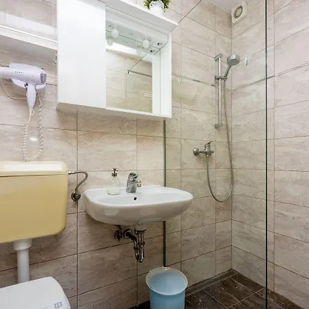 Mediterranes Nur 300 Meter Zum Sandstrand Mit Meerblick Appartement Crikvenica