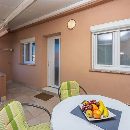 Appartement Mediterranes Nur 300 Meter Zum Sandstrand Mit Meerblick Crikvenica